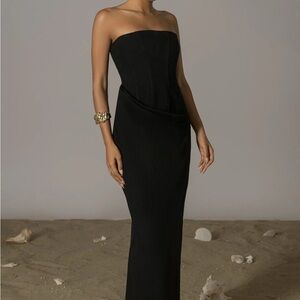 Elegant Black Strapless Dress